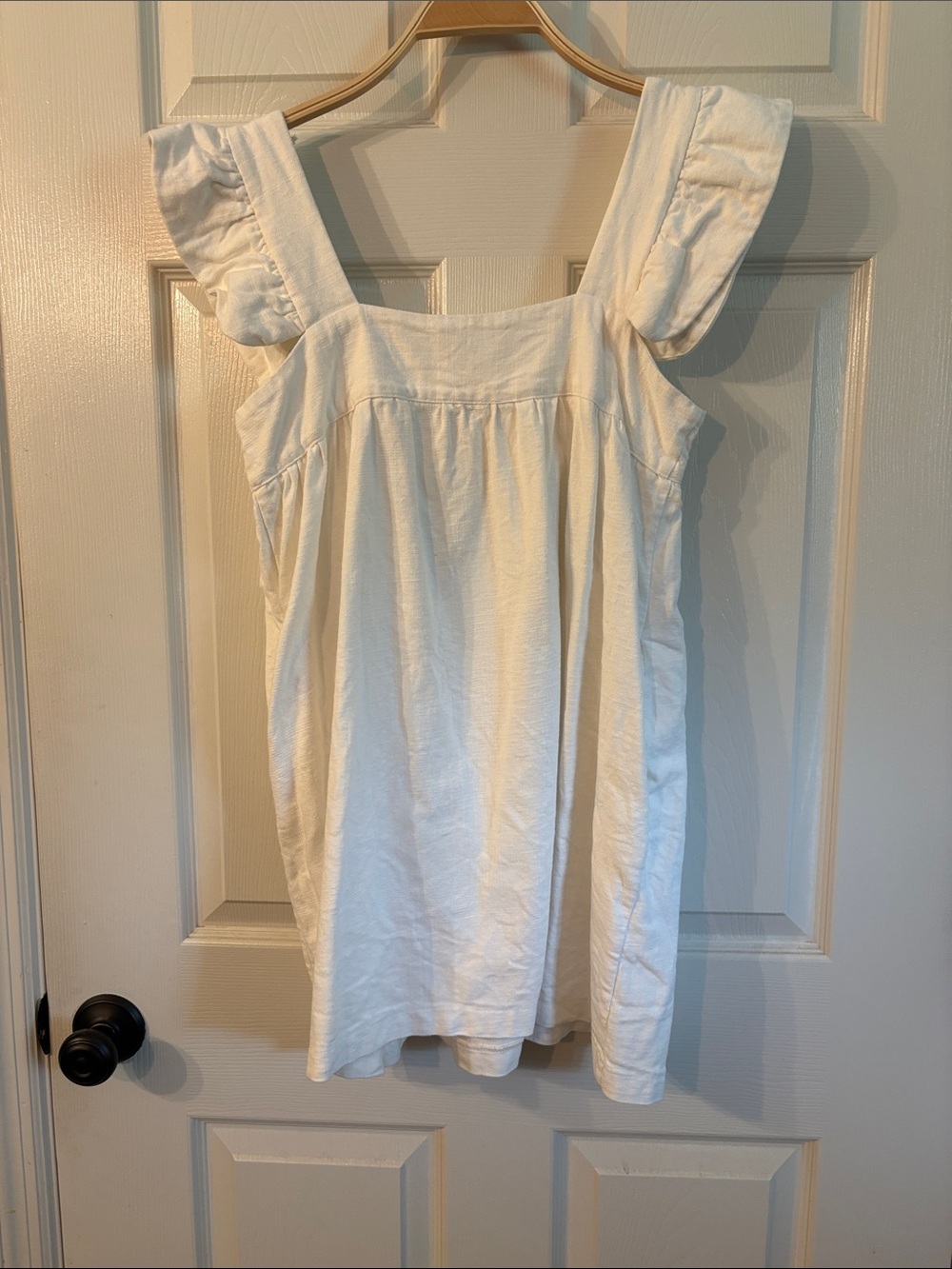 White Hazel Flutter Sleeve Dress
POMANDER PLACE-MEDIUM